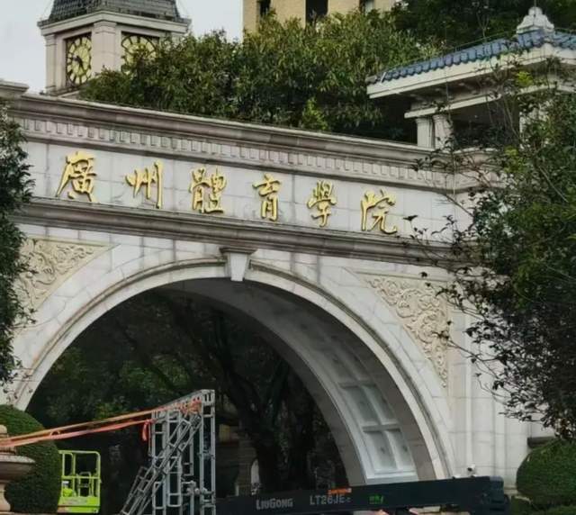 火箭官方：球队与中锋卡斯特罗签下双向合约 同时裁掉后卫牛顿