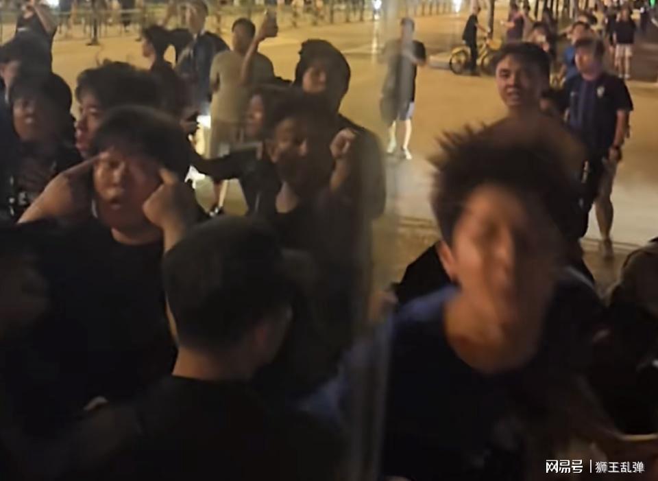 李昊谈比赛中为队友“出头”：对方欺负我队友，我们不能吃亏