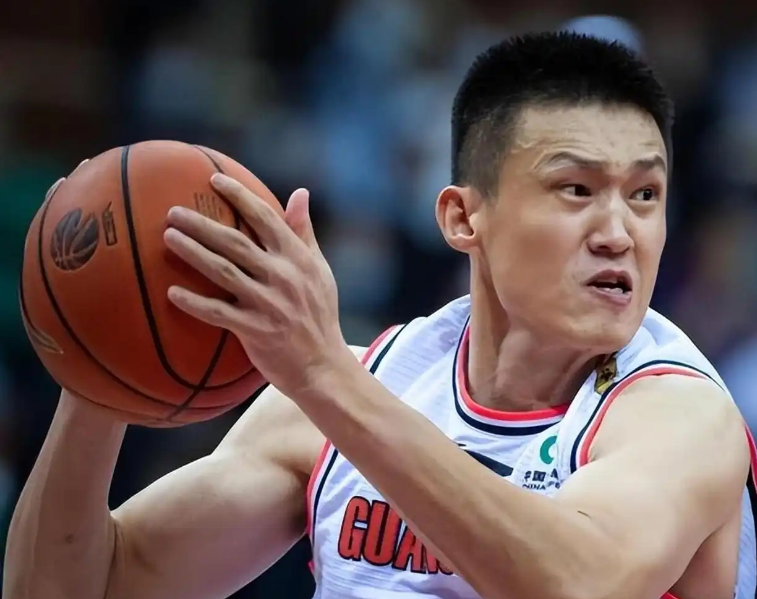 沃特森正式亮相骑士！新赛季身披8号球衣 自信远不止成为3D专家
