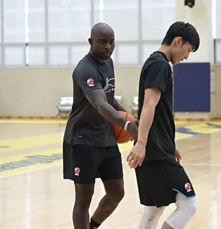 意媒：马佐基可能离开那不勒斯，莱切与萨索洛有意引进