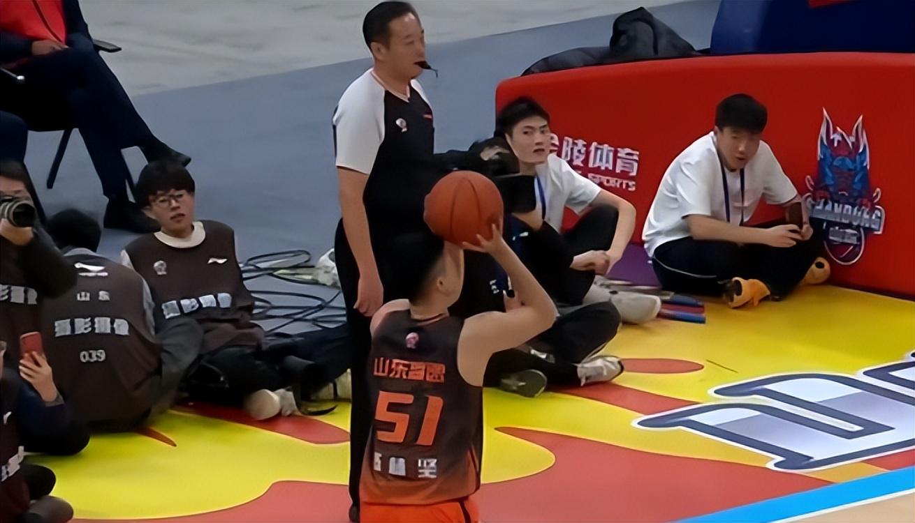 图片报：反对红牛商业化模式，门兴球迷组织将继续抗议莱比锡